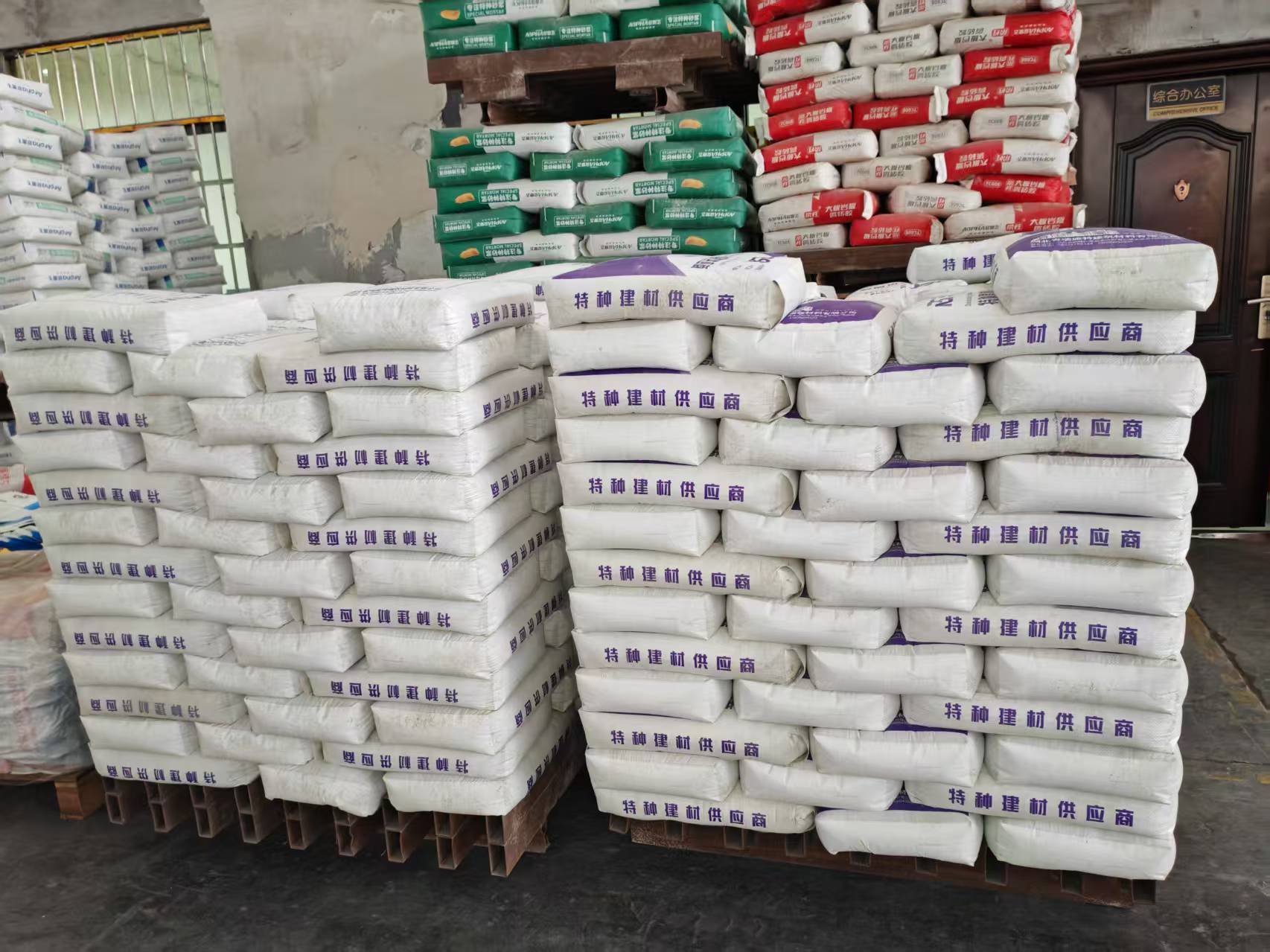 泸水拱顶带模注浆料